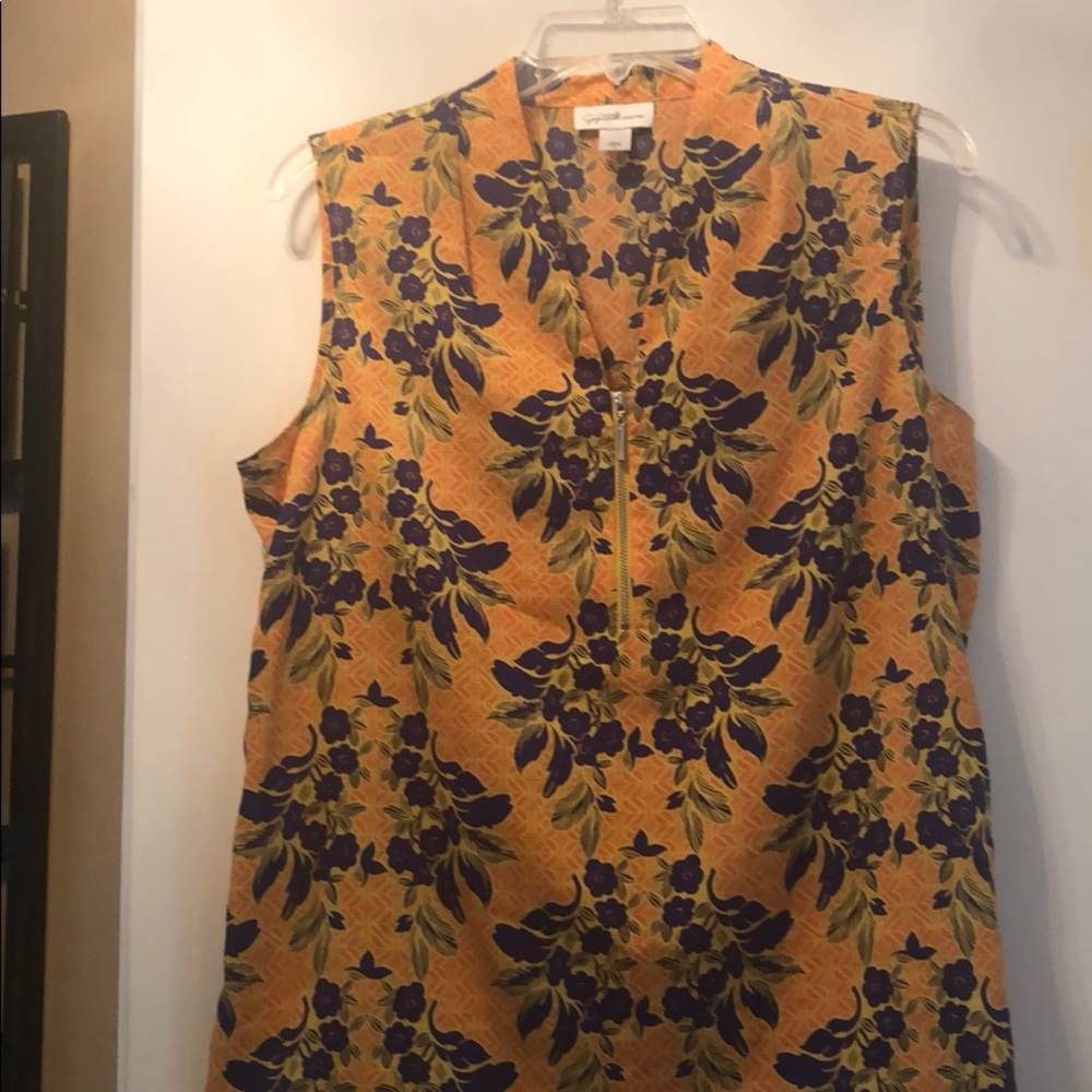 Sleeveless flower top